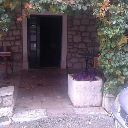 Gostinjska kuća Fosa *