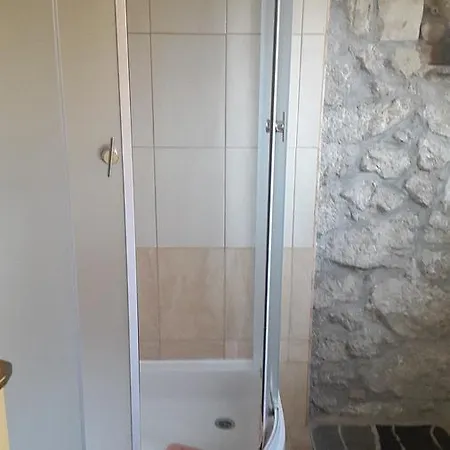 Gostinjska kuća Fosa *